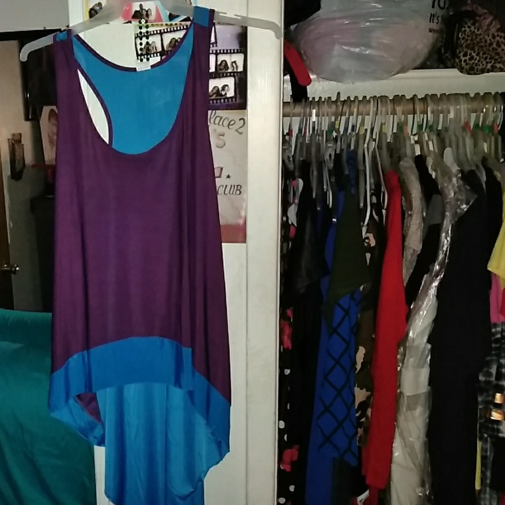 Tops - Picture 2 of 3